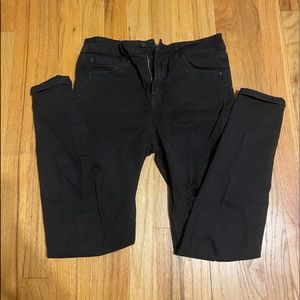 BLACK SKINNY JEANS